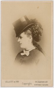 Mabel Grey tekijältä English Photographer