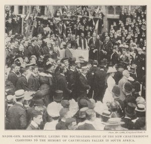 Kenraalimajuri Baden-Powell laskemassa uuden Charterhouse-luosterin peruskiven Etelä-Afrikassa kaatuneiden karthuusialaisten muistoksi tekijältä English Photographer