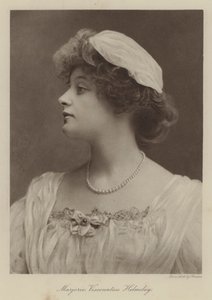 Marjorie Helmsley (s/w-kuva) tekijältä English Photographer