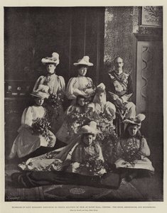 Lady Margaret Grosvenorin avioliitto Teckin prinssi Adolphuksen kanssa Eaton Hallissa, Chester, morsian, sulhanen ja morsiusneidot tekijältä English Photographer