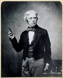 Michael Faraday (1791-1867) pitelemässä magneettipalkkia, Maull ja Polyblank. tekijältä English Photographer