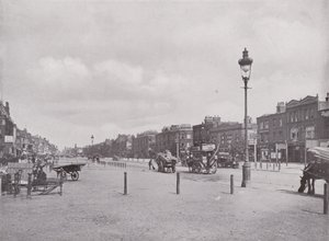 Mile End Road, katsoen itään tekijältä English Photographer