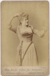 Miss Ellen Terry Margaretina (s/w-kuva) tekijältä English Photographer