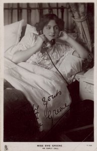 Neiti Evie Greene: Varhainen puhelu tekijältä English Photographer