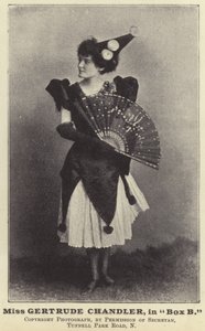 Neiti Gertrude Chandler, laatikossa B tekijältä English Photographer
