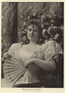 Neiti Lillian Russell tekijältä English Photographer