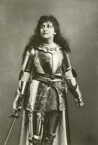 Miss Mary Kingsley hahmona Jeanne of Arc (syväpaino) tekijältä English Photographer