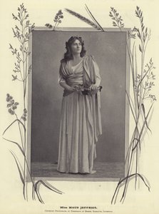 Neiti Maud Jeffries tekijältä English Photographer