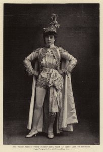 Neiti Nellie Farren, jonka etu tapahtui Drury Lanella torstaina tekijältä English Photographer