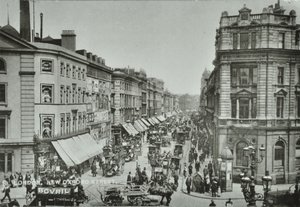 New Oxford Street: katsot itään Saint Giles Circuksesta, 1895 tekijältä English Photographer
