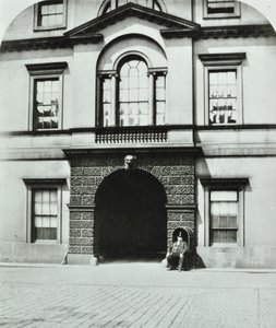 Northumberland House, Charing Cross, Westminster LB: sisäpiha, 1880 tekijältä English Photographer