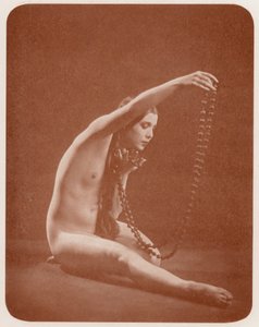 Nudistista taidetta: Jewel (s/w valokuva) tekijältä English Photographer