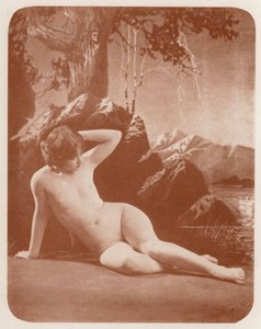 Nudistista taidetta: Lady of the Lake (s/w valokuva) tekijältä English Photographer