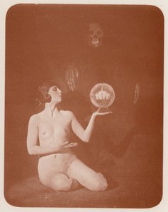 Nudistista taidetta: (s/w-kuva). tekijältä English Photographer