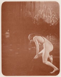 Nudistista taidetta: (s/w valokuva) tekijältä English Photographer