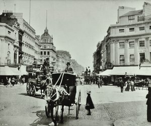 Oxford Circus, Westminster LB: katso itään, 1890 tekijältä English Photographer