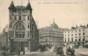Pall Mall East ja Carlton Hotel tekijältä English Photographer