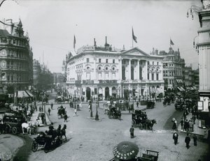 Paviljonki, Piccadilly, Lontoo tekijältä English Photographer