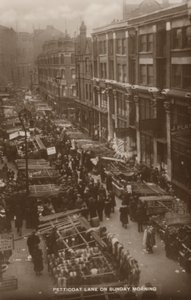 Petticoat Lane, Lontoo, sunnuntaiaamuna (s/w-kuva). tekijältä English Photographer