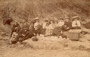 Piknik-teetä rannalla (s/w-kuva) tekijältä English Photographer