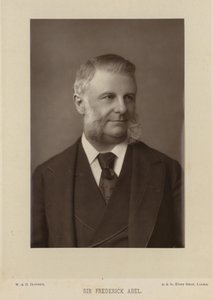 Sir Frederick Abelin muotokuva tekijältä English Photographer