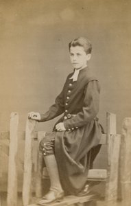 Muotokuva oppilasta Christs Hospitalissa tekijältä English Photographer