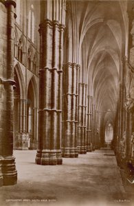 Postikortti, jossa on kuva Westminster Abbeyn eteläkäytävästä tekijältä English Photographer