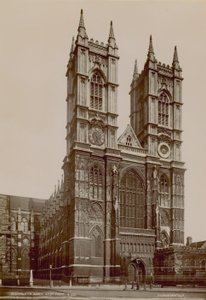 Postikortti, jossa on kuva Westminster Abbeyn länsirintamasta tekijältä English Photographer
