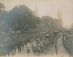 Kuningas Edward VII:n kruunauskulkue tekijältä English Photographer