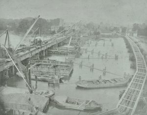 Putney Bridge: uuden sillan perustuksen kaivaminen, 1883 tekijältä English Photographer