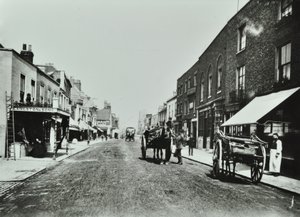 Putney High Street, katsot siltaa kohti, 1885 tekijältä English Photographer