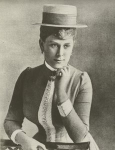 Queen Mary, 18, veneilijä yllään (m/w kuva) tekijältä English Photographer