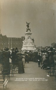 Kuningatar Victorian muistomerkki, kuninkaan paljastama 16. toukokuuta 1911 tekijältä English Photographer