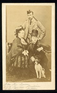 Kuningatar Victoria, prinsessa Beatrice ja prinssi Arthur tekijältä English Photographer