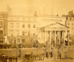 Jono Haymarketissa vuonna 1895 Trilbyn ensimmäiselle illalle pääosassa Tree tekijältä English Photographer