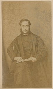 Reverend Tooth tekijältä English Photographer