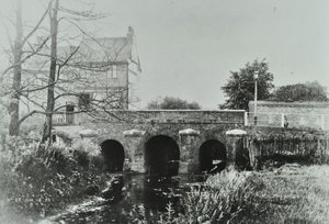 Roe Bridge, Mitcham Lane, 1897 tekijältä English Photographer