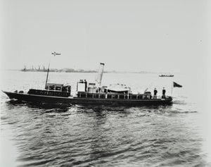 S.S. Beatrice, laiva Thamesilla, 1898 tekijältä English Photographer
