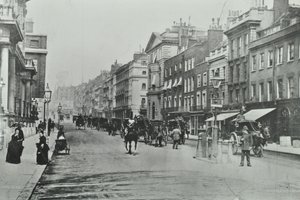 Saint Jamess Street, Westminster LB: katsot pohjoiseen Pall Mallista, 1895 tekijältä English Photographer