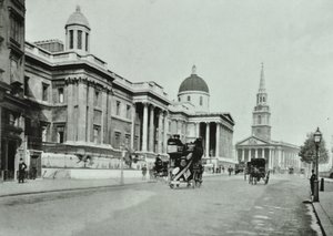 Saint Martin in the Fields ja National Gallery, Trafalgar Square, Westminster LB: pohjoispuoli katsottuna itään, 1896 tekijältä English Photographer