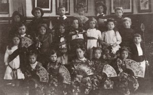 Koululaisia, Norfolk, 1900-luvun alku (s/w valokuva) tekijältä English Photographer