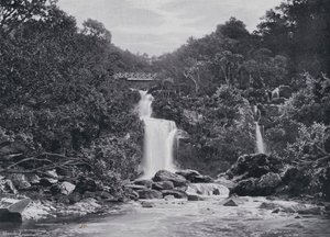 Skotlanti: Inversnaid Falls, Loch Lomond (m/w kuva) tekijältä English Photographer