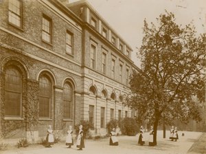 St Marylebone Charity School for Girls tekijältä English Photographer