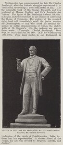 Edesmenneen herra Bradlaughin patsas, kansanedustaja, Northamptonissa, kuvanveistäjä, herra George Tinworth tekijältä English Photographer