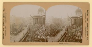Stereografinen printti Queen Victorias Diamond Jubileesta tekijältä English Photographer