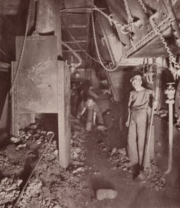 Taistelulaivan runko (s/w-kuva) tekijältä English Photographer