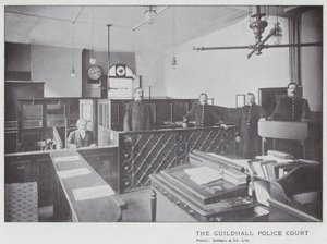 Guildhallin poliisituomioistuin tekijältä English Photographer