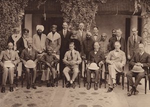 Prinssi ja Maharaja Kumar residenssissä, Udaipur (s/w-kuva). tekijältä English Photographer