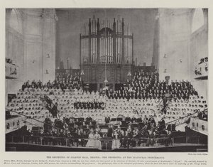 Colston Hallin uudelleen avaaminen Bristolissa, orkesteri avajaisesityksessä tekijältä English Photographer