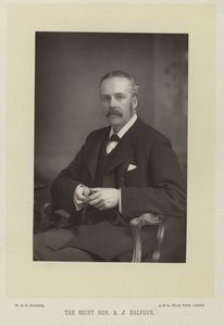 Oikea Hon. A. J. Balfour tekijältä English Photographer
